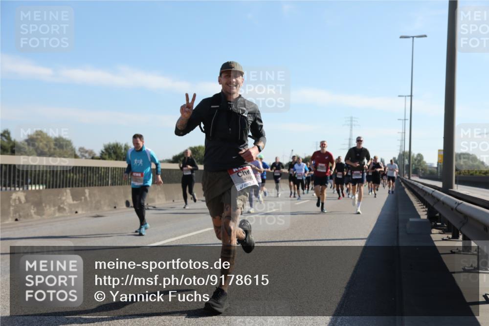 03.10.2025 - Köhlbrandbrückenlauf Yannick Fuchs http://msf.ph/oto/9178615 03.10.2025 11:18:10 Position 3 4995 meine-sportfotos.de