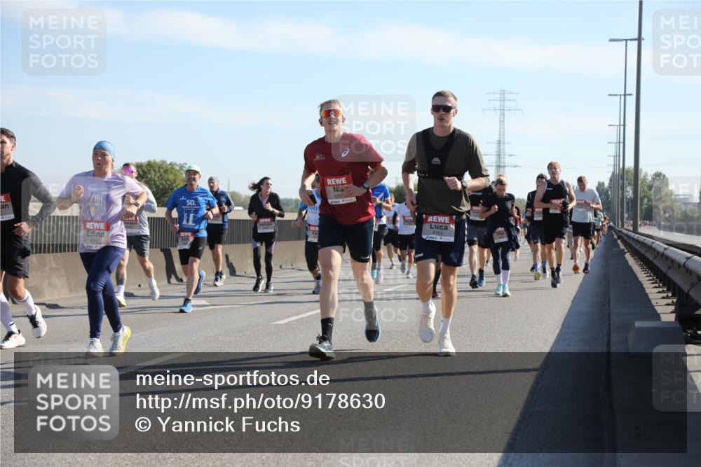 03.10.2025 - Köhlbrandbrückenlauf Yannick Fuchs http://msf.ph/oto/9178630 03.10.2025 11:18:11 Position 3 50, 6305, 4761 meine-sportfotos.de