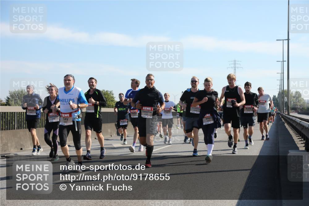 03.10.2025 - Köhlbrandbrückenlauf Yannick Fuchs http://msf.ph/oto/9178655 03.10.2025 11:18:14 Position 3 352, 4343, 5740, 4822 meine-sportfotos.de