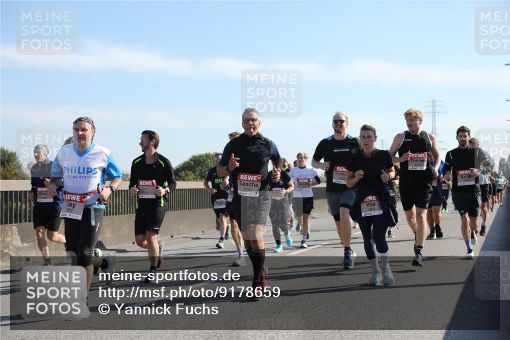 03.10.2025 - Köhlbrandbrückenlauf Yannick Fuchs http://msf.ph/oto/9178659 03.10.2025 11:18:15 Position 3 352, 4343, 5740, 4822, 5745 meine-sportfotos.de