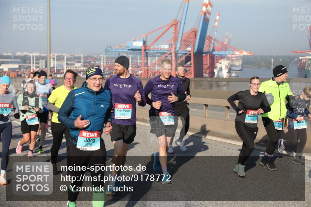 03.10.2025 - Köhlbrandbrückenlauf Yannick Fuchs http://msf.ph/oto/9178772 03.10.2025 08:50:44 Position 2 3051, 1576, 2242, 2269, 2641, 1549, 1548 meine-sportfotos.de