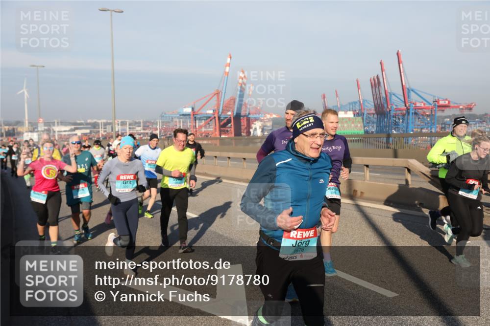 03.10.2025 - Köhlbrandbrückenlauf Yannick Fuchs http://msf.ph/oto/9178780 03.10.2025 08:50:45 Position 2 3051, 1576, 226 meine-sportfotos.de