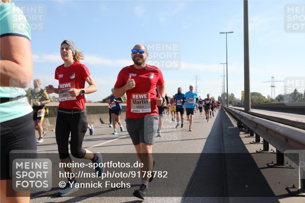 03.10.2025 - Köhlbrandbrückenlauf Yannick Fuchs http://msf.ph/oto/9178782 03.10.2025 11:18:29 Position 3 15, 6661, 6659 meine-sportfotos.de
