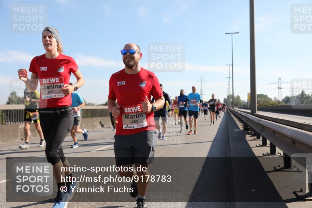 03.10.2025 - Köhlbrandbrückenlauf Yannick Fuchs http://msf.ph/oto/9178783 03.10.2025 11:18:29 Position 3 75, 6661, 6659 meine-sportfotos.de