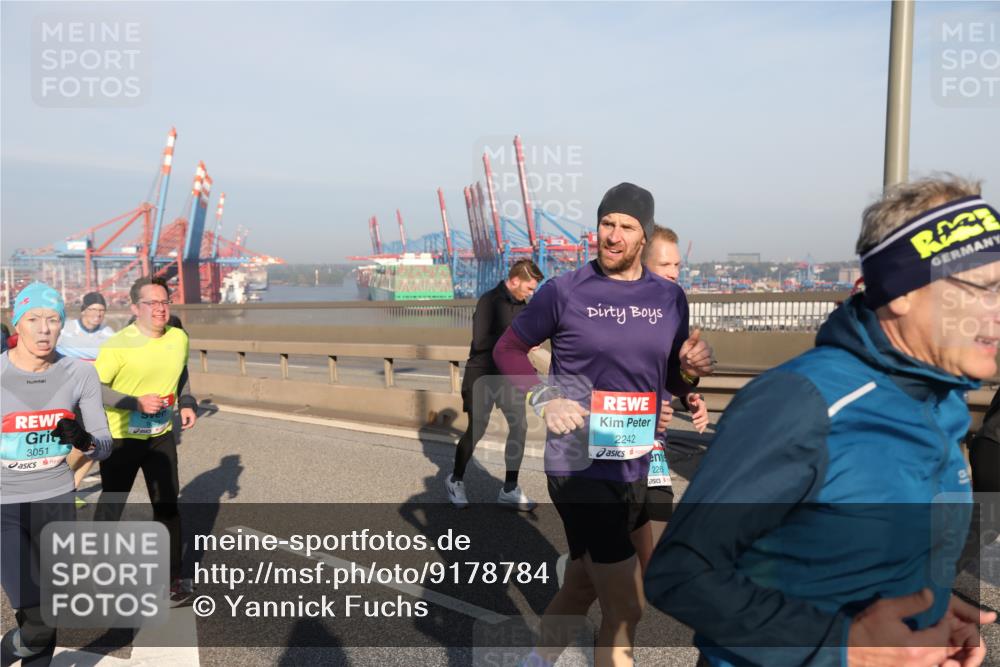 03.10.2025 - Köhlbrandbrückenlauf Yannick Fuchs http://msf.ph/oto/9178784 03.10.2025 08:50:46 Position 2 3051, 2242, 226 meine-sportfotos.de