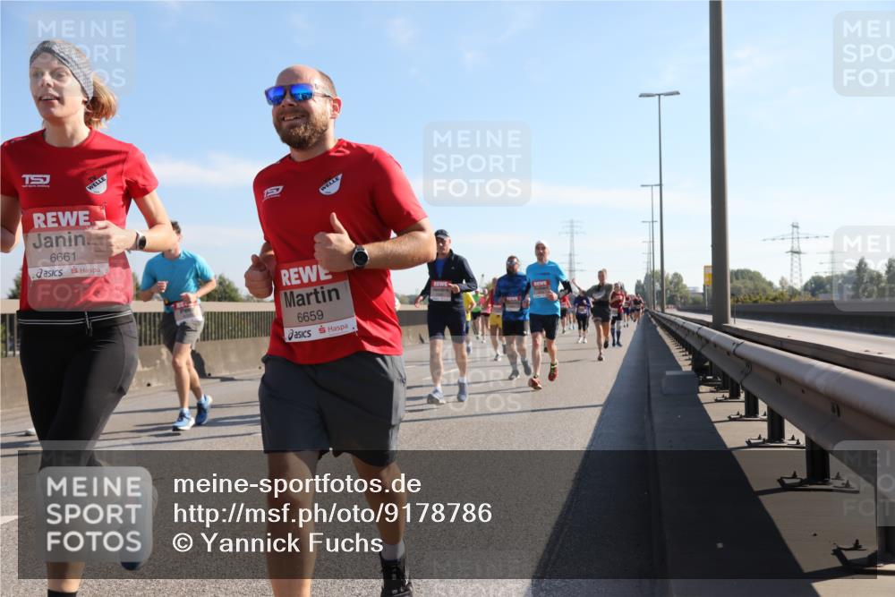 03.10.2025 - Köhlbrandbrückenlauf Yannick Fuchs http://msf.ph/oto/9178786 03.10.2025 11:18:29 Position 3 6661, 6659 meine-sportfotos.de