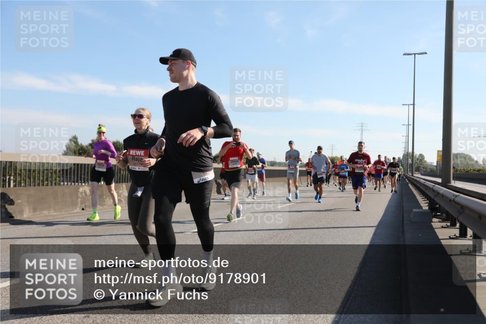 03.10.2025 - Köhlbrandbrückenlauf Yannick Fuchs http://msf.ph/oto/9178901 03.10.2025 11:18:39 Position 3 6217, 6210 meine-sportfotos.de