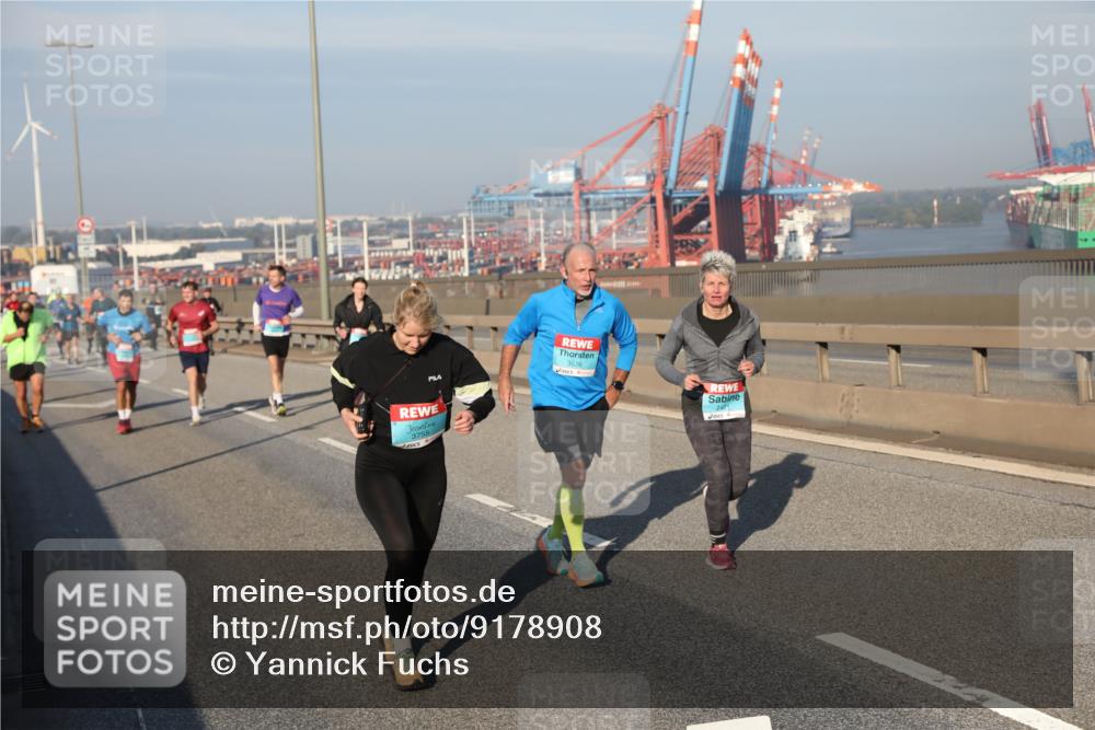 03.10.2025 - Köhlbrandbrückenlauf Yannick Fuchs http://msf.ph/oto/9178908 03.10.2025 08:51:03 Position 2 3676, 3755 meine-sportfotos.de