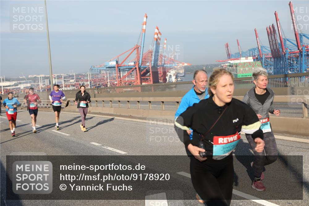 03.10.2025 - Köhlbrandbrückenlauf Yannick Fuchs http://msf.ph/oto/9178920 03.10.2025 08:51:05 Position 2 4001, 4, 3756, 421 meine-sportfotos.de