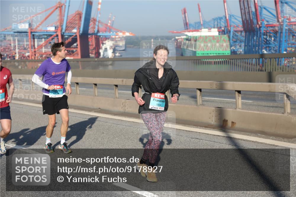 03.10.2025 - Köhlbrandbrückenlauf Yannick Fuchs http://msf.ph/oto/9178927 03.10.2025 08:51:08 Position 2 1834 meine-sportfotos.de