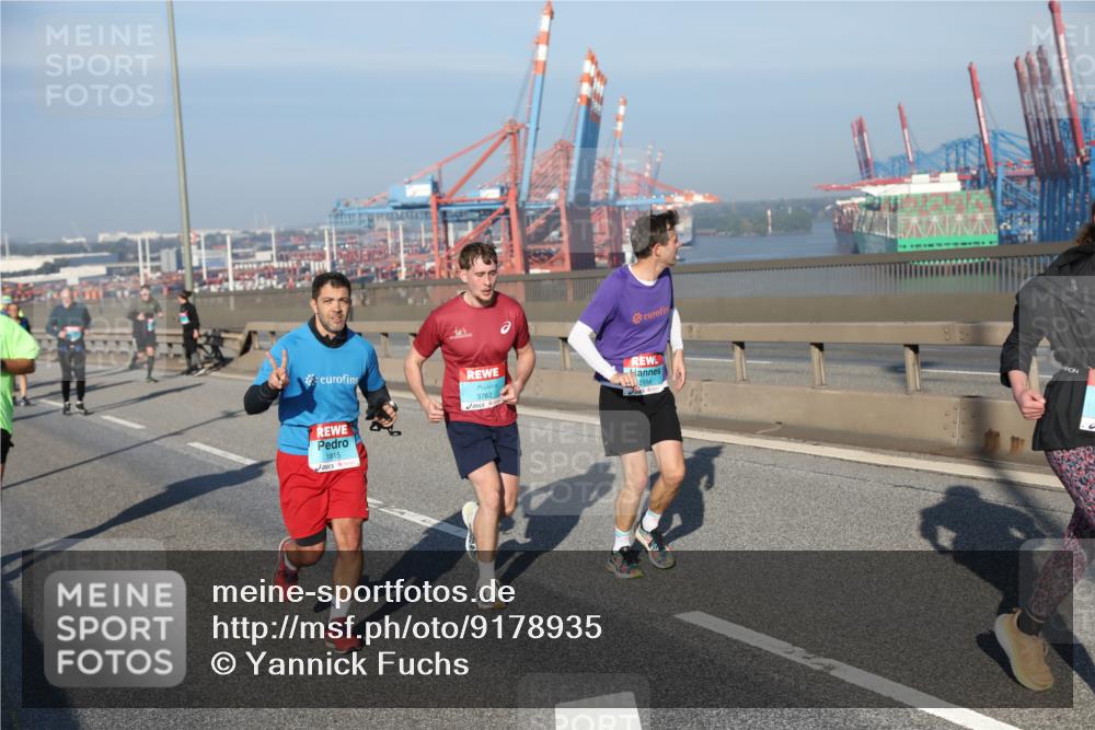 03.10.2025 - Köhlbrandbrückenlauf Yannick Fuchs http://msf.ph/oto/9178935 03.10.2025 08:51:09 Position 2 1815, 3762, 2984 meine-sportfotos.de