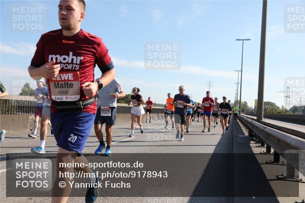 03.10.2025 - Köhlbrandbrückenlauf Yannick Fuchs http://msf.ph/oto/9178943 03.10.2025 11:18:43 Position 3 4908, 6338, 6337, 20 meine-sportfotos.de