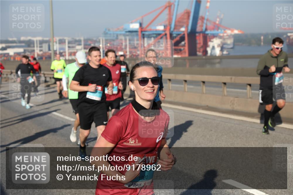 03.10.2025 - Köhlbrandbrückenlauf Yannick Fuchs http://msf.ph/oto/9178962 03.10.2025 08:51:17 Position 2 1920 meine-sportfotos.de