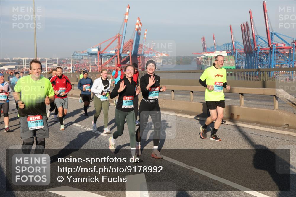 03.10.2025 - Köhlbrandbrückenlauf Yannick Fuchs http://msf.ph/oto/9178992 03.10.2025 08:51:24 Position 2 1995, 1731, 1835, 1850 meine-sportfotos.de