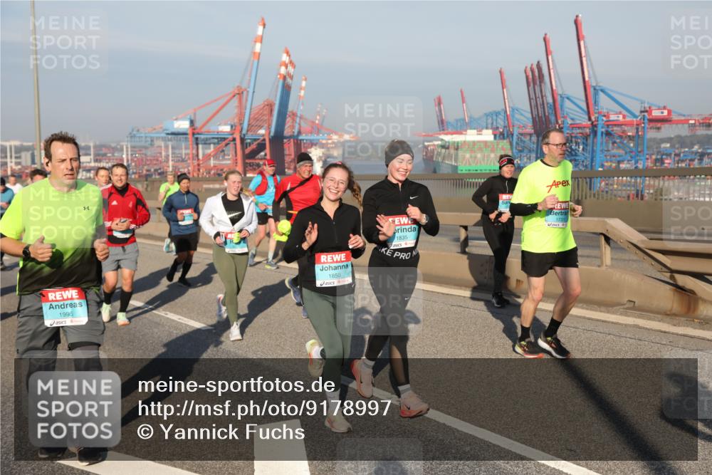 03.10.2025 - Köhlbrandbrückenlauf Yannick Fuchs http://msf.ph/oto/9178997 03.10.2025 08:51:24 Position 2 1995, 1850, 1835, 1731 meine-sportfotos.de