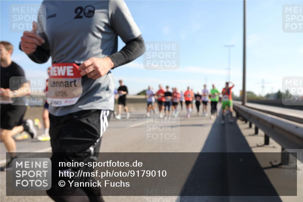 03.10.2025 - Köhlbrandbrückenlauf Yannick Fuchs http://msf.ph/oto/9179010 03.10.2025 11:18:49 Position 3 5726, 26 meine-sportfotos.de