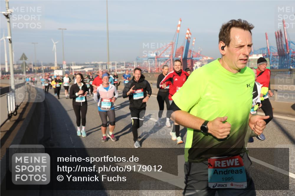 03.10.2025 - Köhlbrandbrückenlauf Yannick Fuchs http://msf.ph/oto/9179012 03.10.2025 08:51:26 Position 2 1995 meine-sportfotos.de