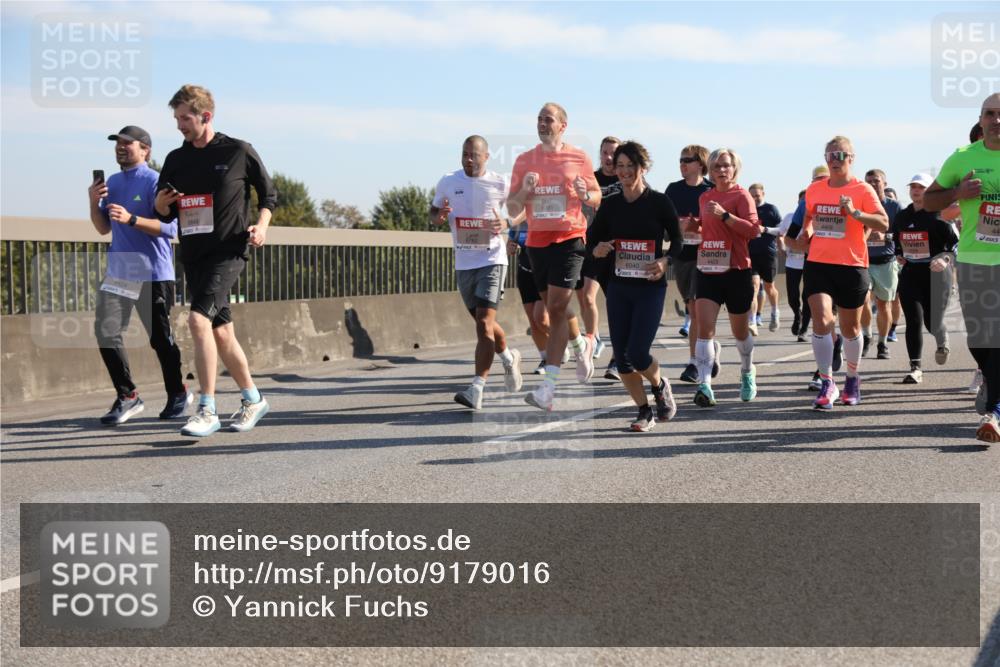 03.10.2025 - Köhlbrandbrückenlauf Yannick Fuchs http://msf.ph/oto/9179016 03.10.2025 11:18:50 Position 3 4424, 4408, 6040 meine-sportfotos.de
