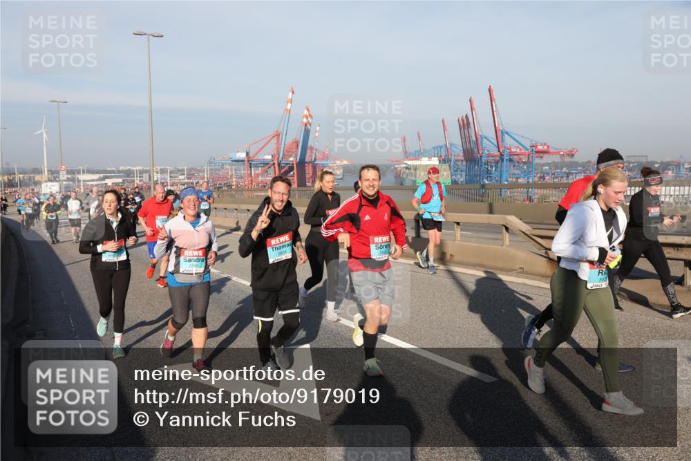 03.10.2025 - Köhlbrandbrückenlauf Yannick Fuchs http://msf.ph/oto/9179019 03.10.2025 08:51:26 Position 2 2854, 1746, 303 meine-sportfotos.de