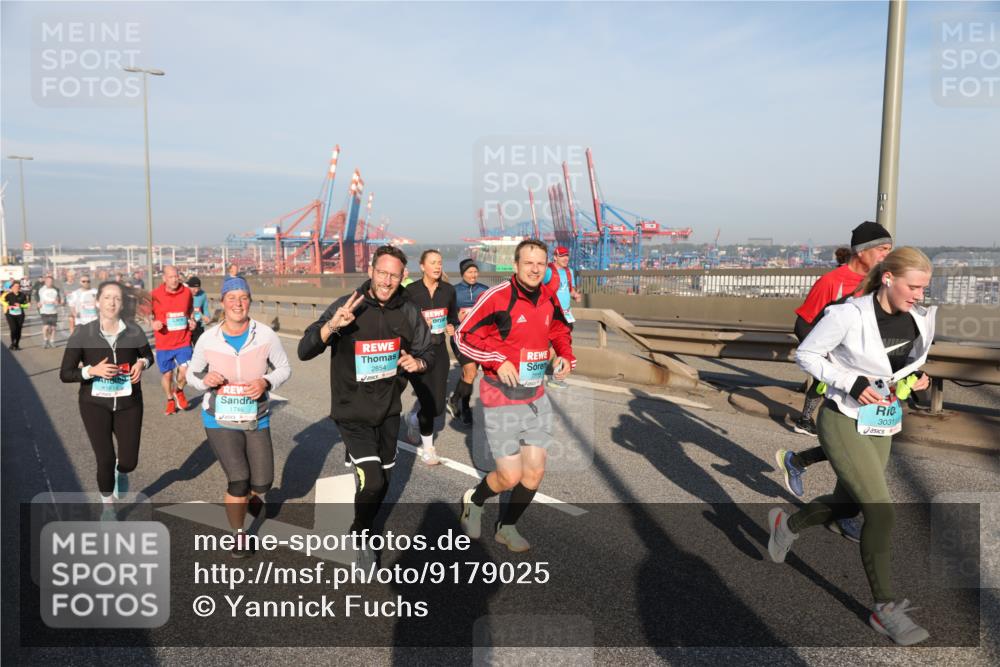 03.10.2025 - Köhlbrandbrückenlauf Yannick Fuchs http://msf.ph/oto/9179025 03.10.2025 08:51:27 Position 2 1746, 2854, 3031 meine-sportfotos.de
