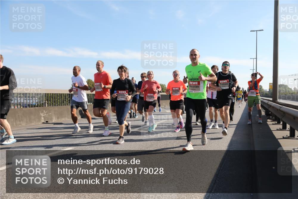 03.10.2025 - Köhlbrandbrückenlauf Yannick Fuchs http://msf.ph/oto/9179028 03.10.2025 11:18:51 Position 3 4454, 4423 meine-sportfotos.de