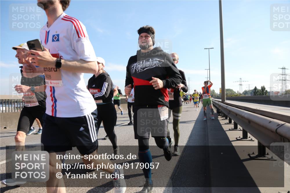 03.10.2025 - Köhlbrandbrückenlauf Yannick Fuchs http://msf.ph/oto/9179057 03.10.2025 11:18:53 Position 3 6318, 4628, 630 meine-sportfotos.de