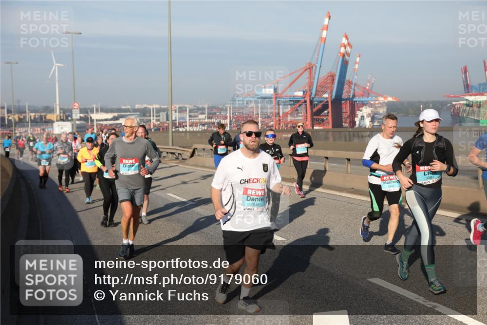 03.10.2025 - Köhlbrandbrückenlauf Yannick Fuchs http://msf.ph/oto/9179060 03.10.2025 08:51:31 Position 2 24, 2836, 2404, 3382 meine-sportfotos.de