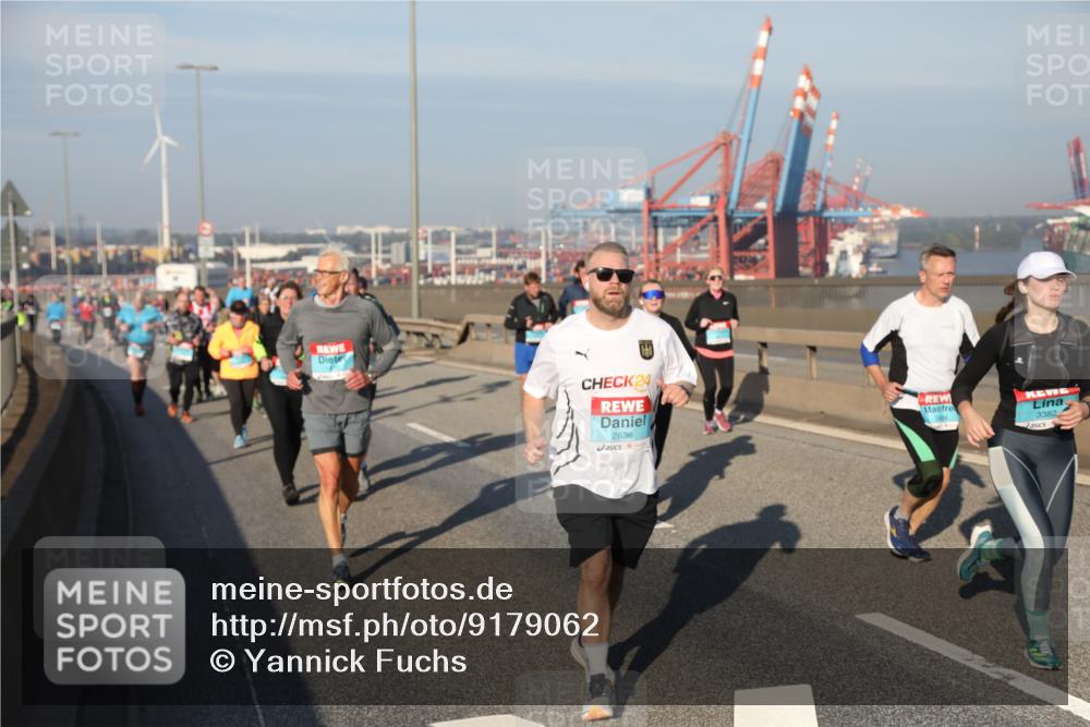 03.10.2025 - Köhlbrandbrückenlauf Yannick Fuchs http://msf.ph/oto/9179062 03.10.2025 08:51:31 Position 2 24, 2836, 3382 meine-sportfotos.de