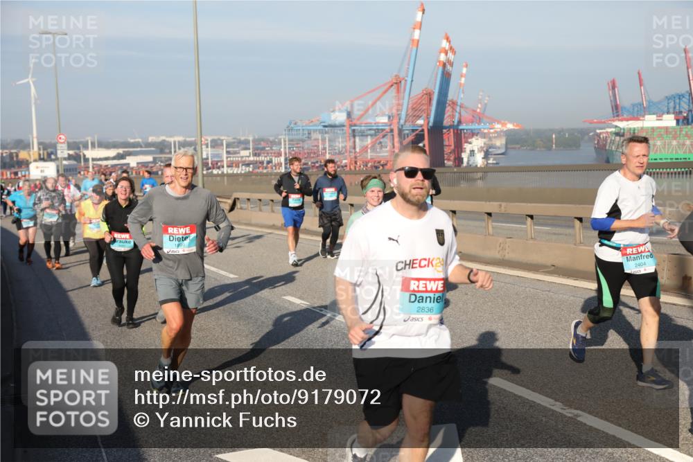 03.10.2025 - Köhlbrandbrückenlauf Yannick Fuchs http://msf.ph/oto/9179072 03.10.2025 08:51:32 Position 2 1899, 24, 2836, 2404 meine-sportfotos.de