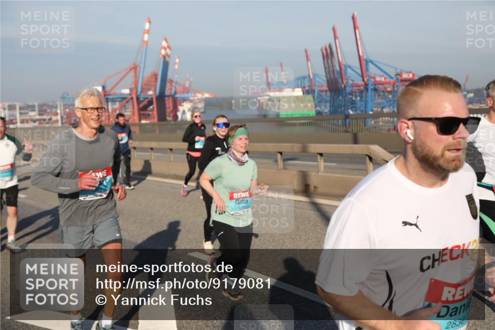 03.10.2025 - Köhlbrandbrückenlauf Yannick Fuchs http://msf.ph/oto/9179081 03.10.2025 08:51:33 Position 2 2, 2836 meine-sportfotos.de