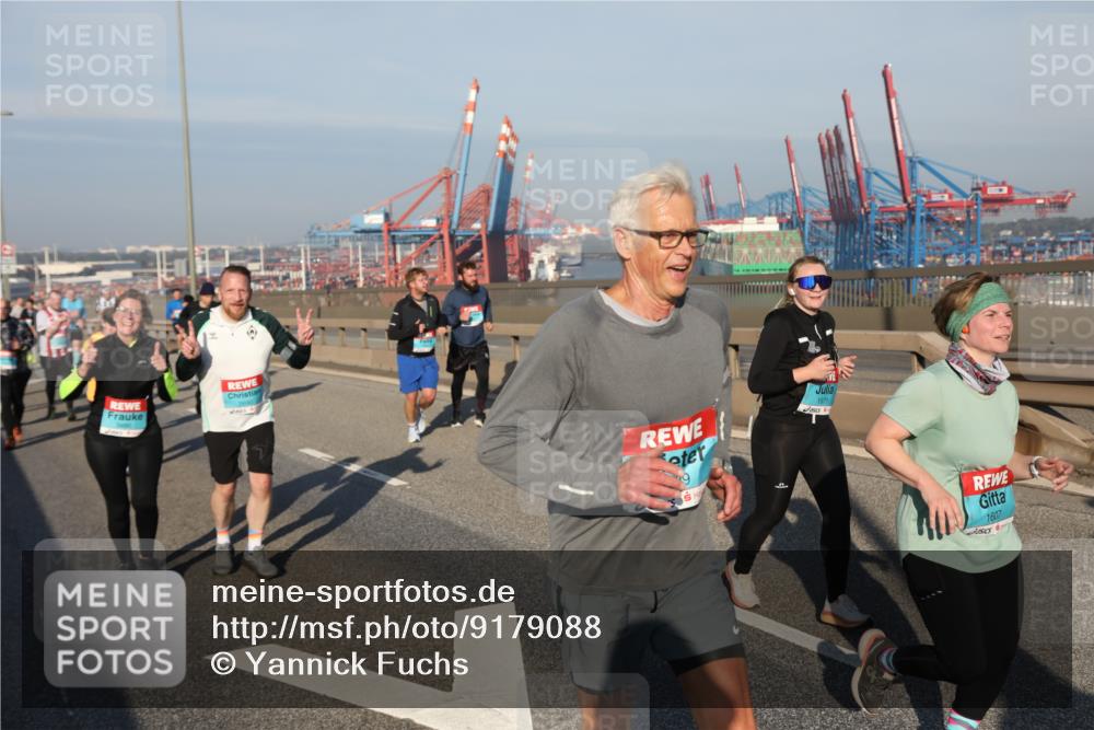 03.10.2025 - Köhlbrandbrückenlauf Yannick Fuchs http://msf.ph/oto/9179088 03.10.2025 08:51:34 Position 2 19, 1971, 1607 meine-sportfotos.de