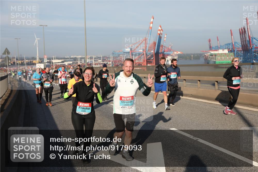 03.10.2025 - Köhlbrandbrückenlauf Yannick Fuchs http://msf.ph/oto/9179093 03.10.2025 08:51:35 Position 2 3480, 2690 meine-sportfotos.de