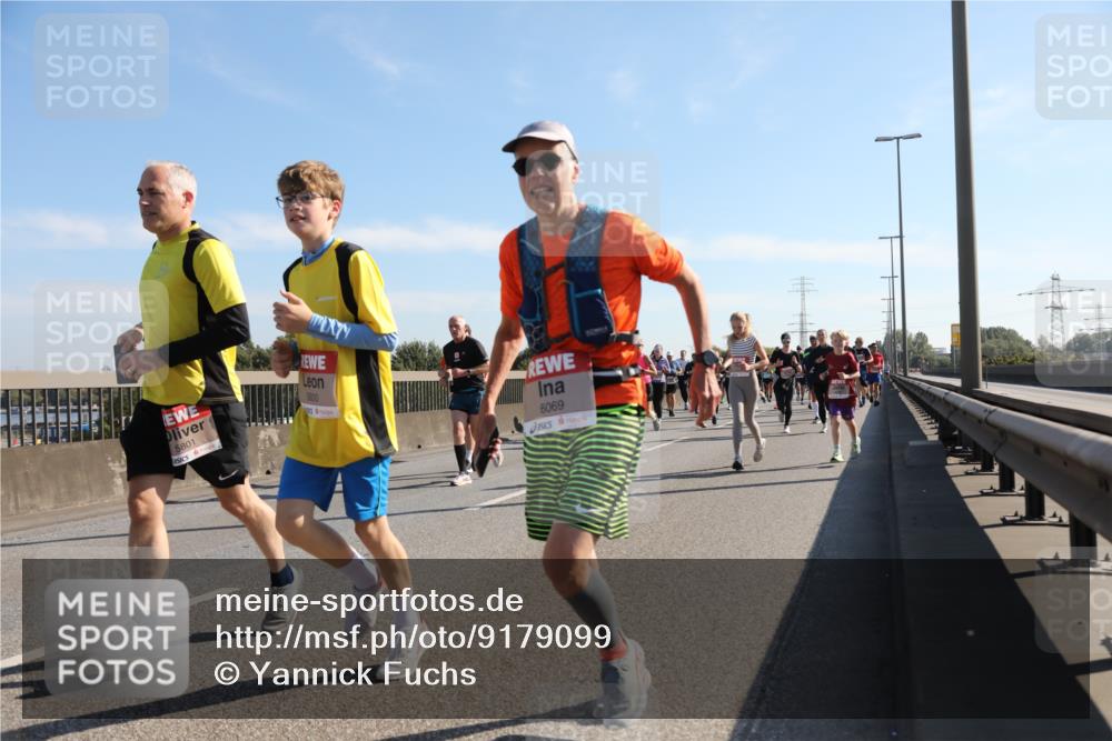 03.10.2025 - Köhlbrandbrückenlauf Yannick Fuchs http://msf.ph/oto/9179099 03.10.2025 11:18:58 Position 3 5801, 5800, 3, 6069 meine-sportfotos.de