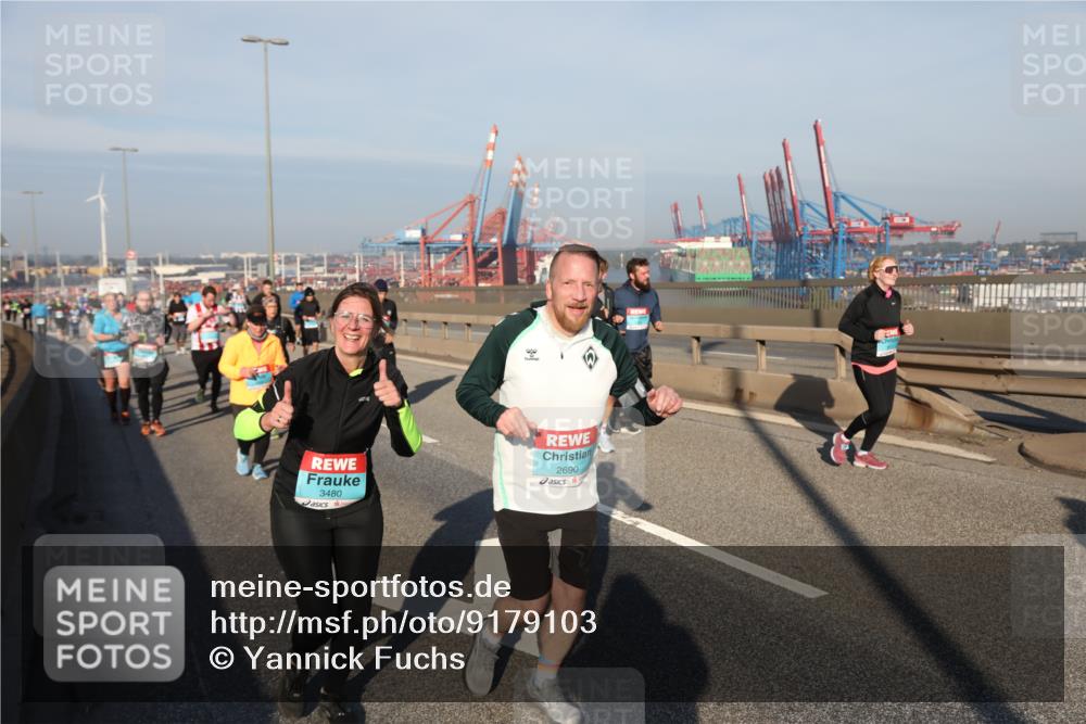 03.10.2025 - Köhlbrandbrückenlauf Yannick Fuchs http://msf.ph/oto/9179103 03.10.2025 08:51:35 Position 2 3480, 2690 meine-sportfotos.de