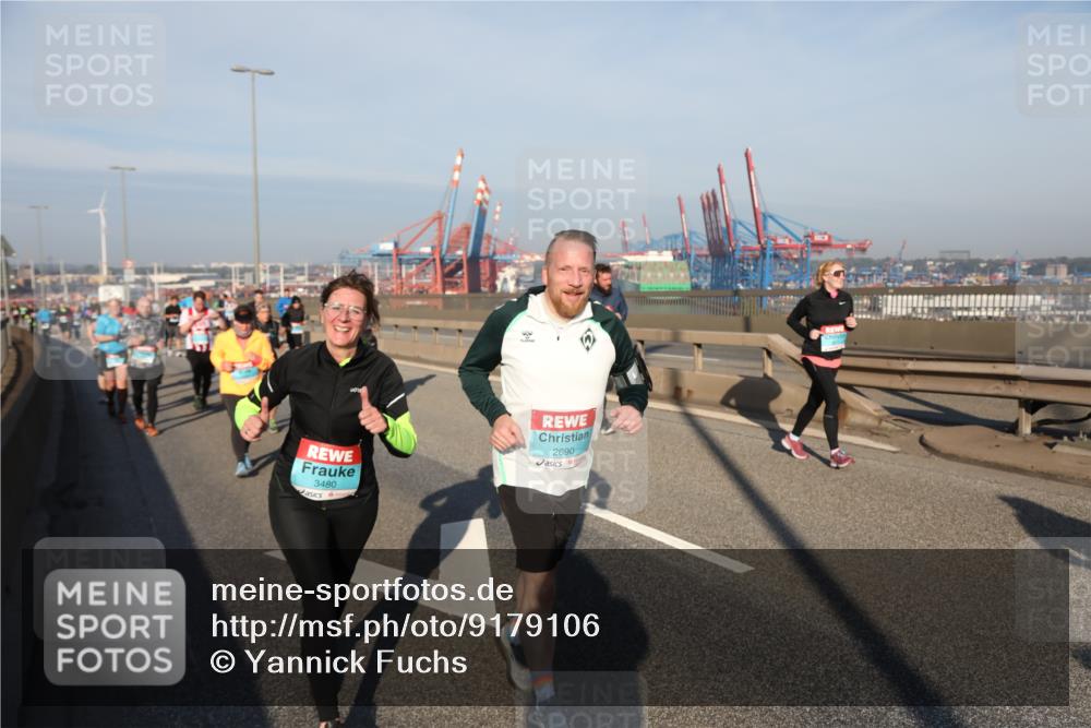 03.10.2025 - Köhlbrandbrückenlauf Yannick Fuchs http://msf.ph/oto/9179106 03.10.2025 08:51:36 Position 2 3480, 2690 meine-sportfotos.de