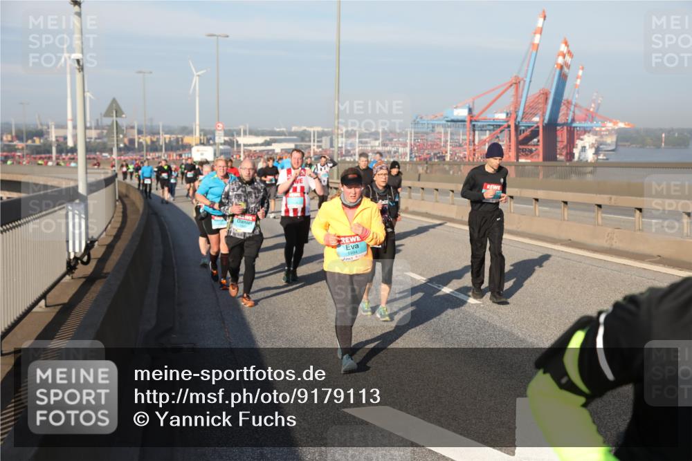 03.10.2025 - Köhlbrandbrückenlauf Yannick Fuchs http://msf.ph/oto/9179113 03.10.2025 08:51:36 Position 2 1994 meine-sportfotos.de
