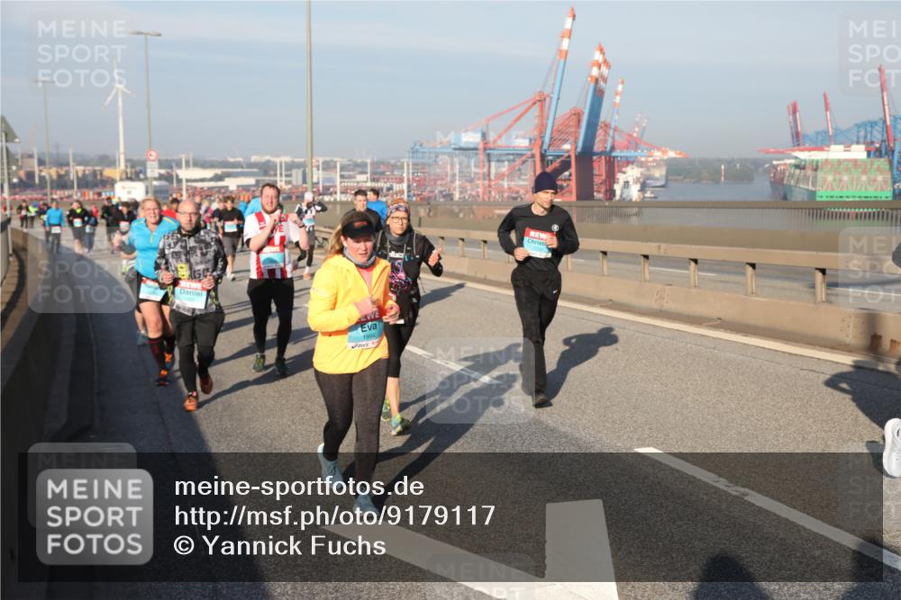03.10.2025 - Köhlbrandbrückenlauf Yannick Fuchs http://msf.ph/oto/9179117 03.10.2025 08:51:37 Position 2 1994 meine-sportfotos.de