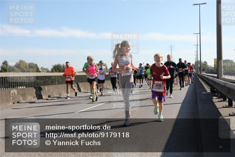 03.10.2025 - Köhlbrandbrückenlauf Yannick Fuchs http://msf.ph/oto/9179118 03.10.2025 11:19:00 Position 3 6057, 6056 meine-sportfotos.de