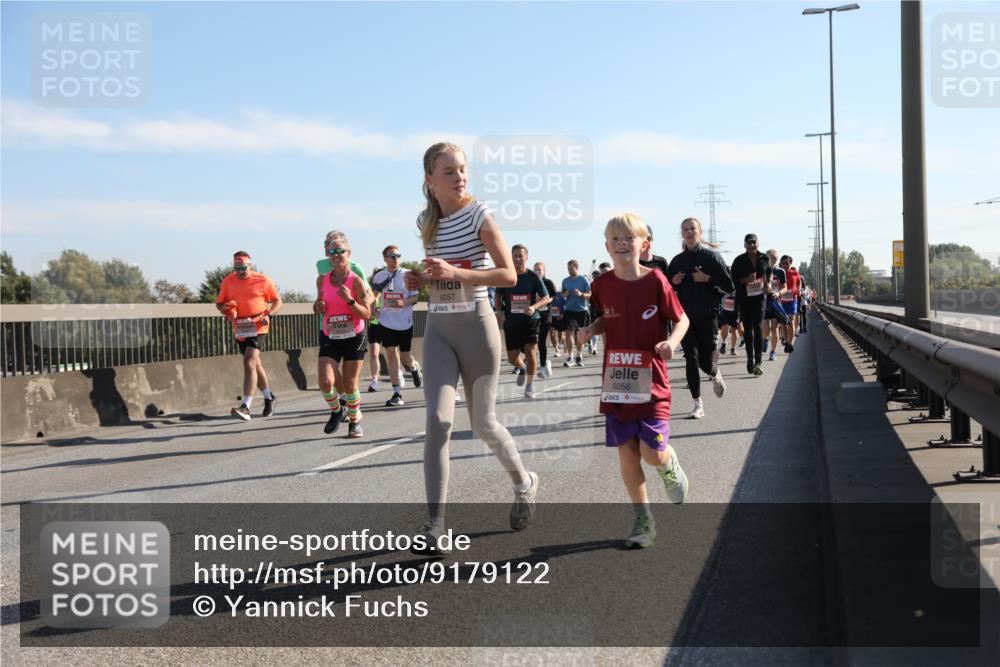 03.10.2025 - Köhlbrandbrückenlauf Yannick Fuchs http://msf.ph/oto/9179122 03.10.2025 11:19:00 Position 3 6057, 6056 meine-sportfotos.de