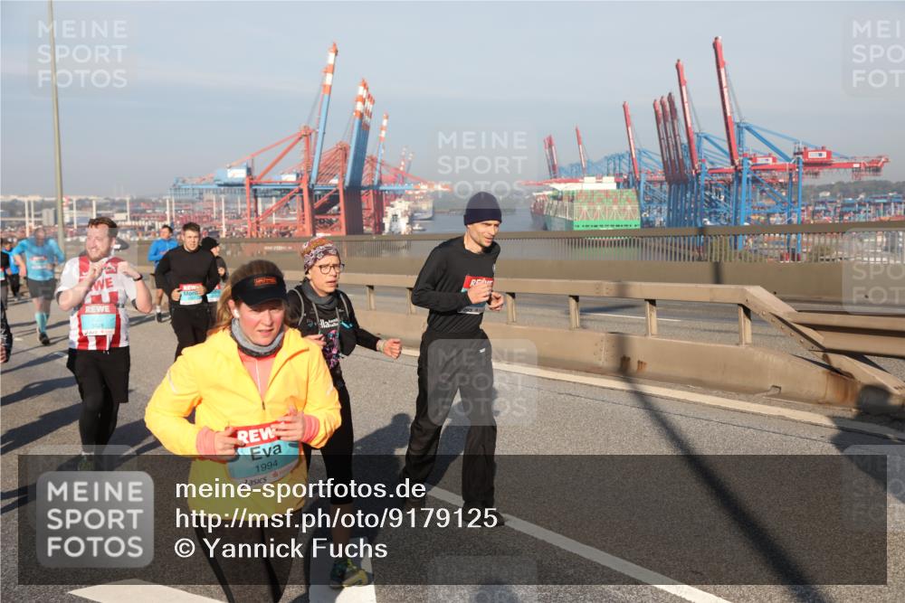 03.10.2025 - Köhlbrandbrückenlauf Yannick Fuchs http://msf.ph/oto/9179125 03.10.2025 08:51:38 Position 2 1994 meine-sportfotos.de