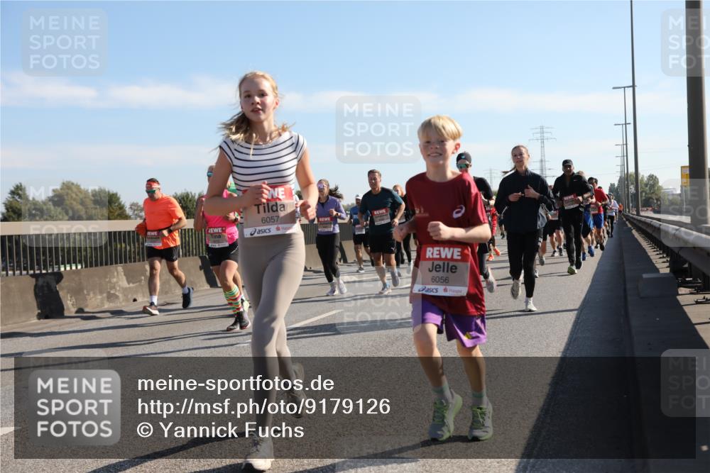 03.10.2025 - Köhlbrandbrückenlauf Yannick Fuchs http://msf.ph/oto/9179126 03.10.2025 11:19:00 Position 3 6057, 6056 meine-sportfotos.de