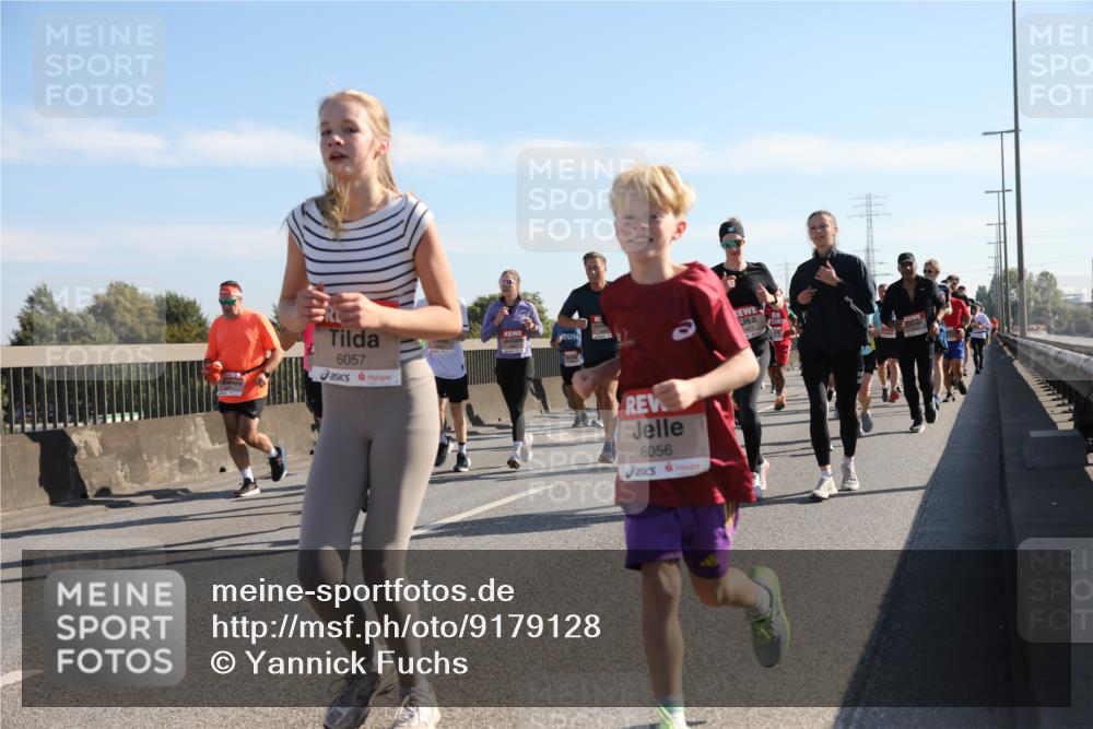 03.10.2025 - Köhlbrandbrückenlauf Yannick Fuchs http://msf.ph/oto/9179128 03.10.2025 11:19:00 Position 3 6057, 6056, 487 meine-sportfotos.de