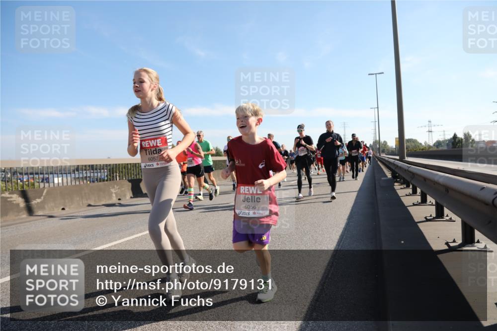 03.10.2025 - Köhlbrandbrückenlauf Yannick Fuchs http://msf.ph/oto/9179131 03.10.2025 11:19:01 Position 3 6057, 6056 meine-sportfotos.de