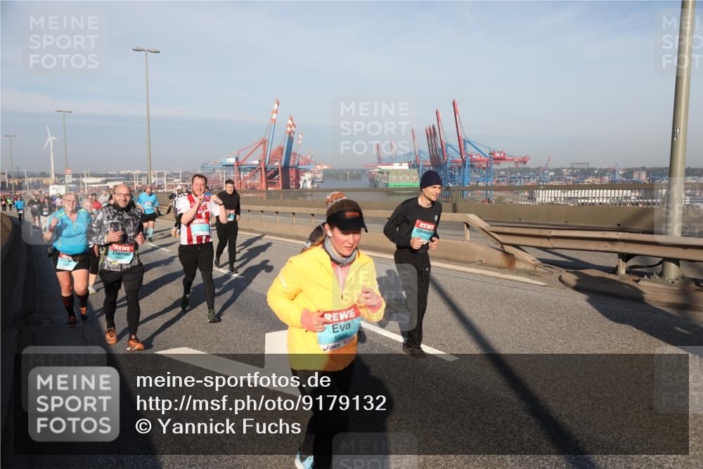 03.10.2025 - Köhlbrandbrückenlauf Yannick Fuchs http://msf.ph/oto/9179132 03.10.2025 08:51:38 Position 2 1994, 2231, 18 meine-sportfotos.de