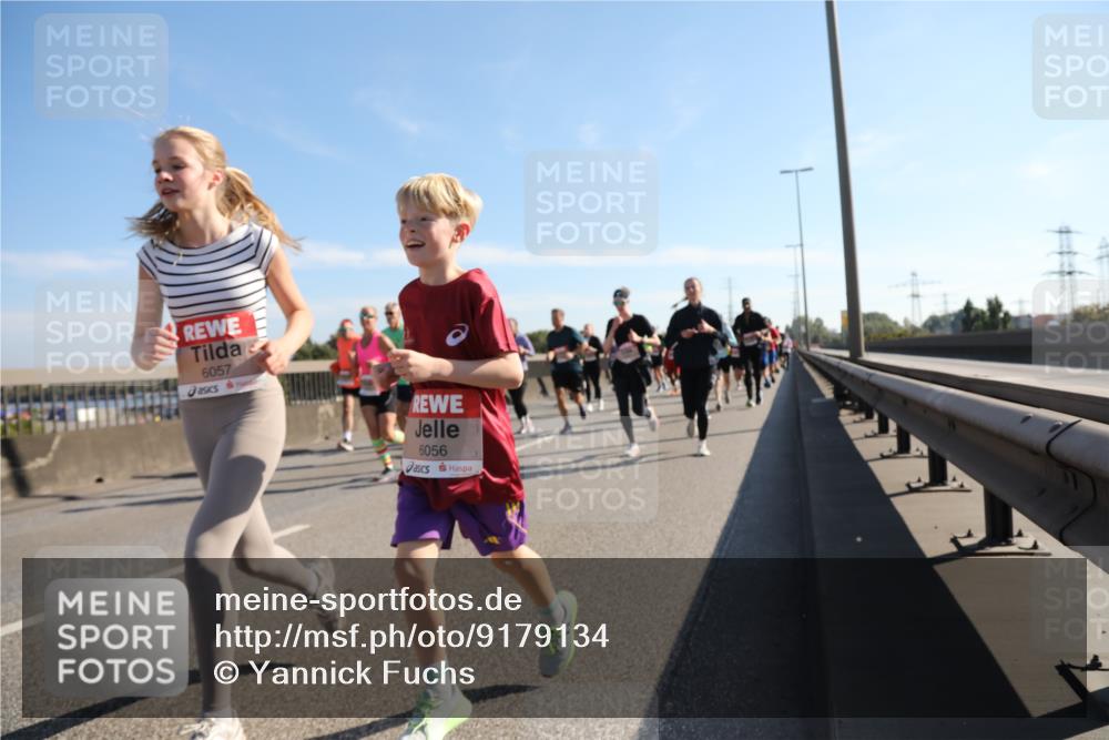 03.10.2025 - Köhlbrandbrückenlauf Yannick Fuchs http://msf.ph/oto/9179134 03.10.2025 11:19:01 Position 3 6057, 6056 meine-sportfotos.de