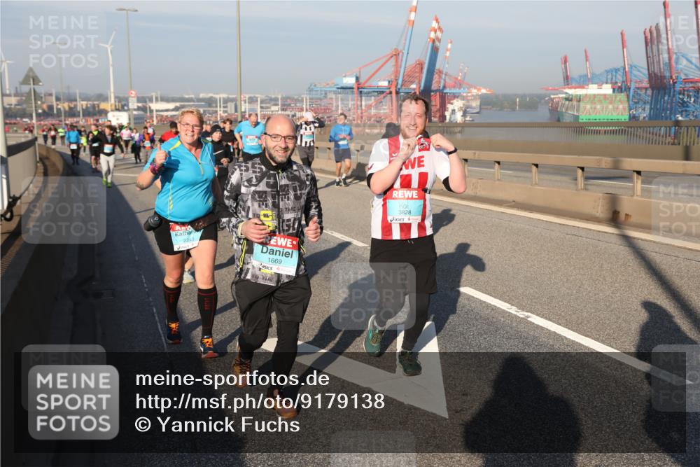 03.10.2025 - Köhlbrandbrückenlauf Yannick Fuchs http://msf.ph/oto/9179138 03.10.2025 08:51:39 Position 2 2243, 1669, 3828 meine-sportfotos.de