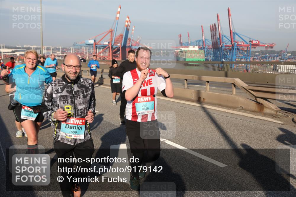 03.10.2025 - Köhlbrandbrückenlauf Yannick Fuchs http://msf.ph/oto/9179142 03.10.2025 08:51:40 Position 2 2243, 1669, 3828 meine-sportfotos.de