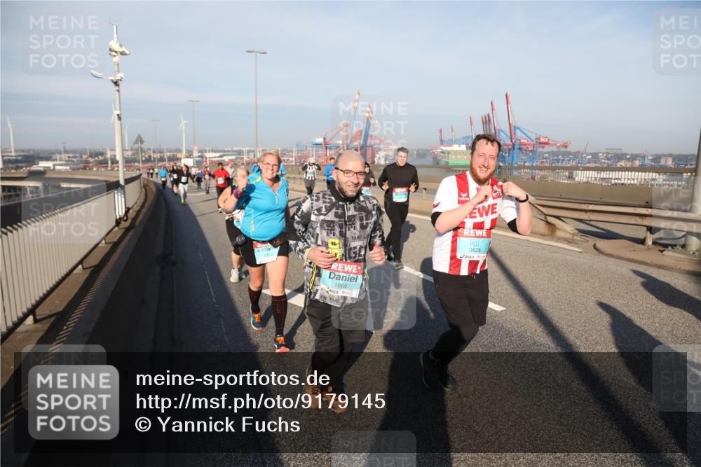 03.10.2025 - Köhlbrandbrückenlauf Yannick Fuchs http://msf.ph/oto/9179145 03.10.2025 08:51:40 Position 2 2243, 1669, 3828 meine-sportfotos.de