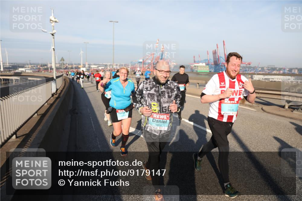 03.10.2025 - Köhlbrandbrückenlauf Yannick Fuchs http://msf.ph/oto/9179147 03.10.2025 08:51:40 Position 2 2243, 1669, 3828 meine-sportfotos.de