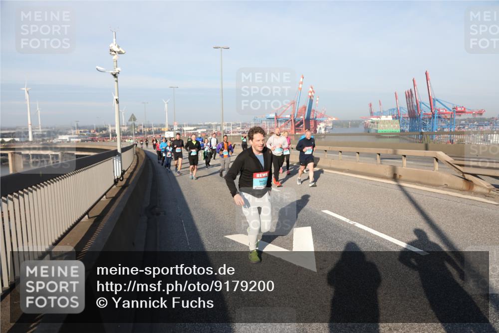 03.10.2025 - Köhlbrandbrückenlauf Yannick Fuchs http://msf.ph/oto/9179200 03.10.2025 08:51:47 Position 2  meine-sportfotos.de